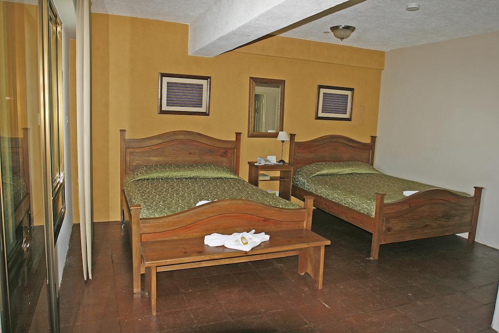 Hotel La Riviera De Atitlan Панахачел Стая снимка